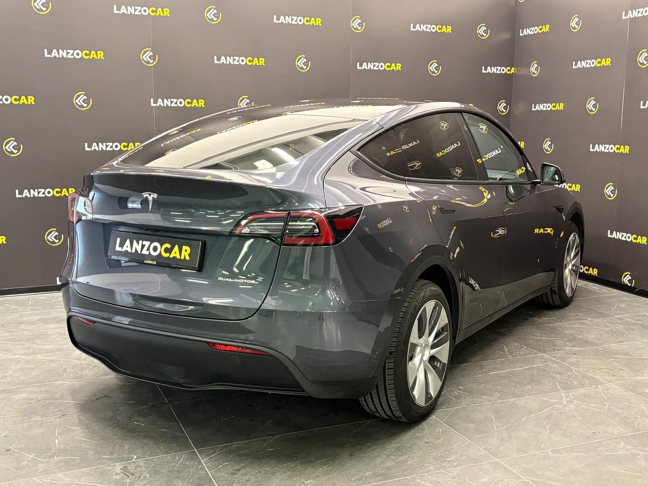 Tesla Model Y LONG RANGE AWD