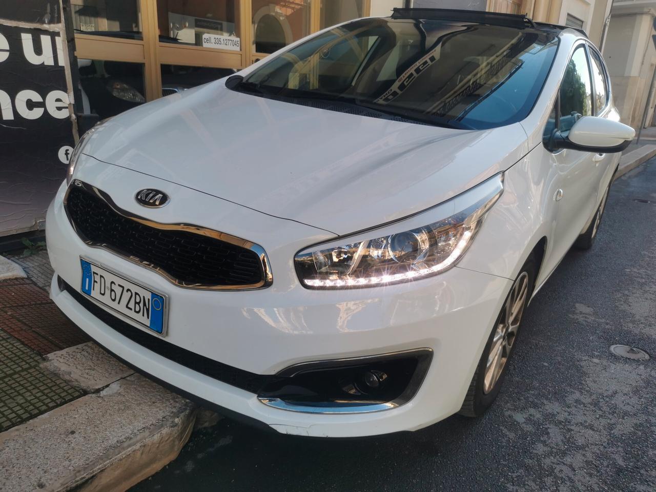 Kia Ceed cee'd 1.6 CRDi 110 CV 5 porte COOL TETTO NAVI CAMERA