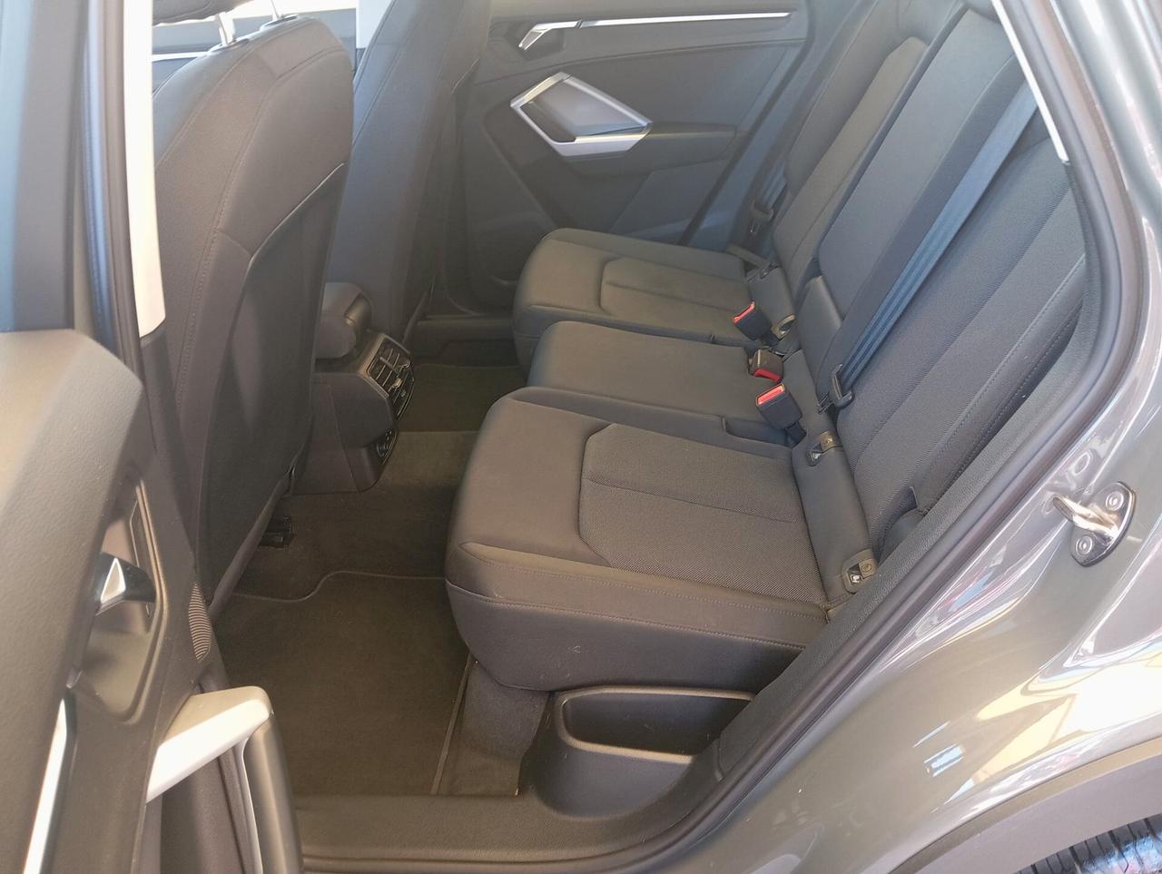 Audi Q3 35 TDI S tronic Business