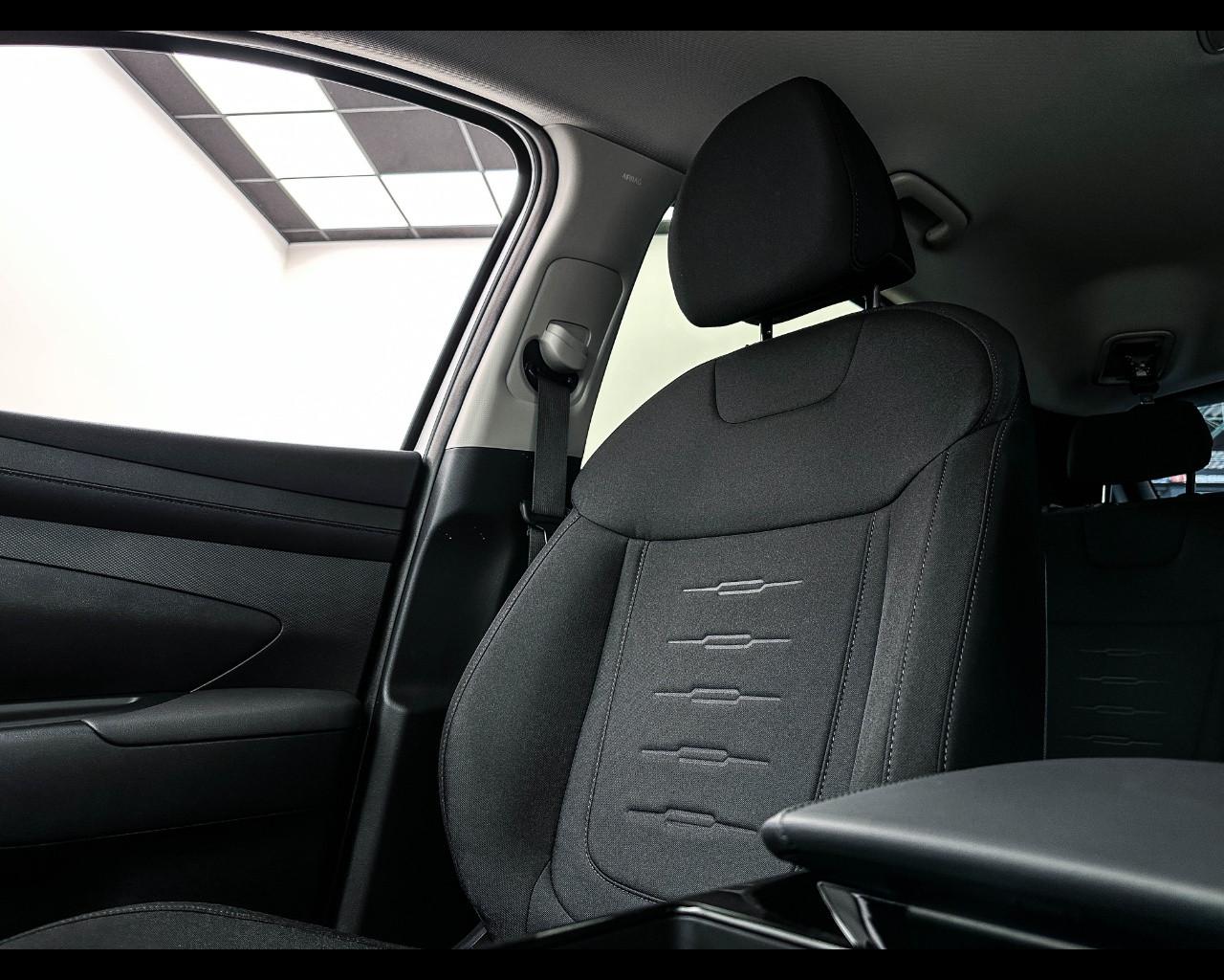 HYUNDAI TUCSON PE 1.6HEV AT 2WD BUSINESS