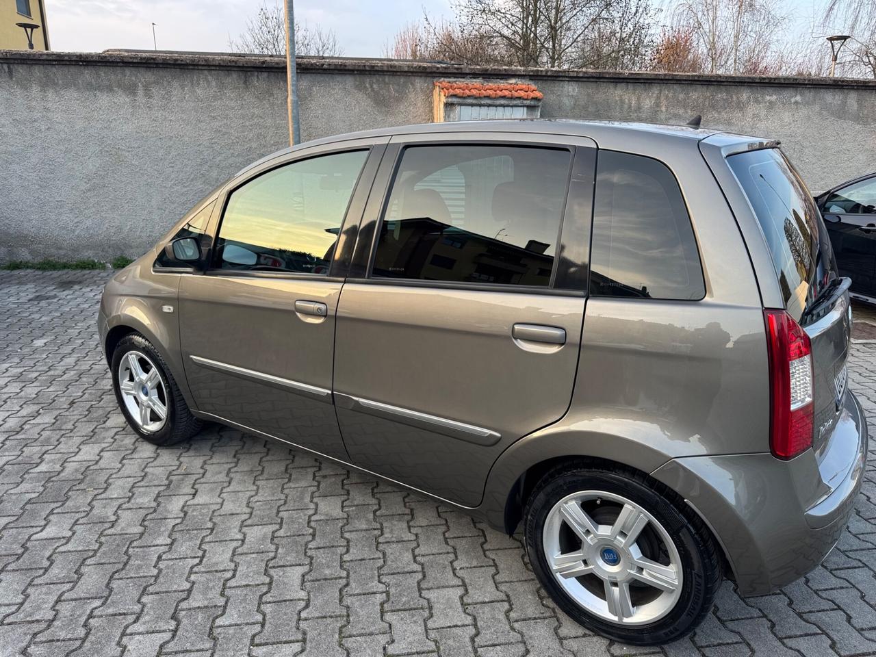 Fiat Idea 1.4 16V Emotion automatica
