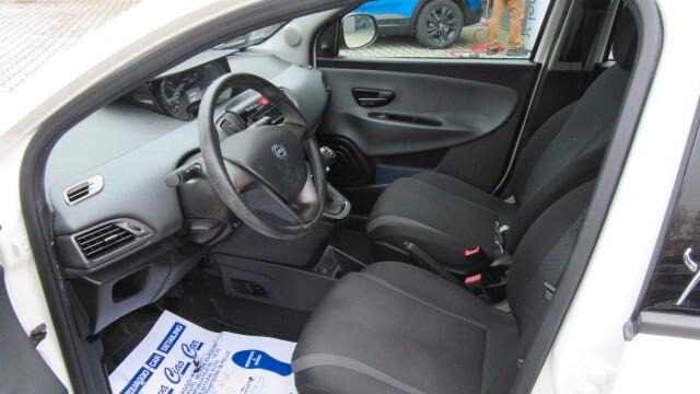 Lancia Ypsilon 1.2 69 CV 5 porte Silver