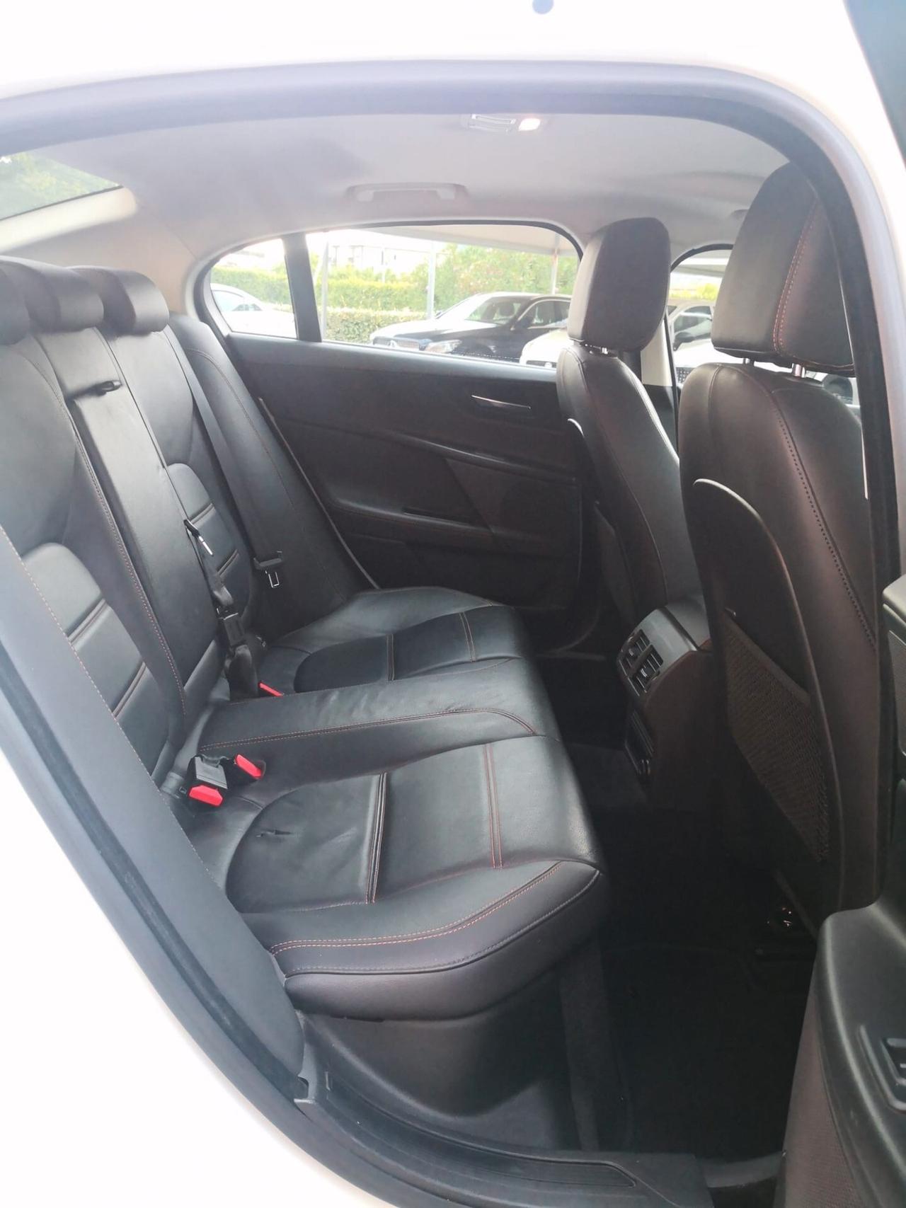 Jaguar XE 2.0 D 180 CV aut. ***NAVI***PELLE***