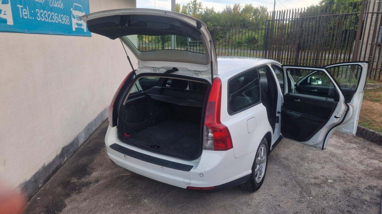 Volvo V50 1.6 D DRIVE cat R-Design "130.000 Km"