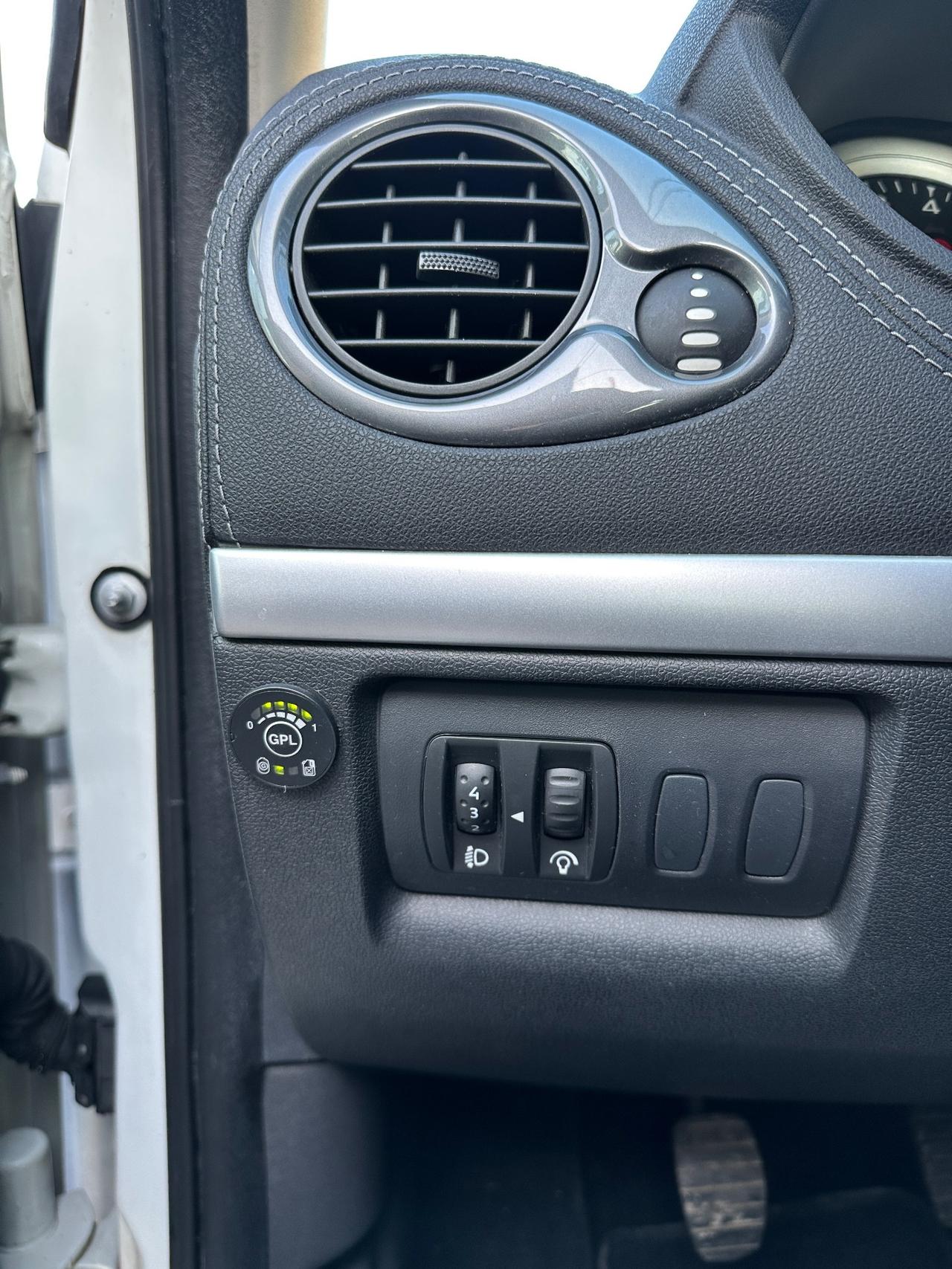 Renault Clio 1.2 16V 5 porte GPL Dynamique Neopatentati