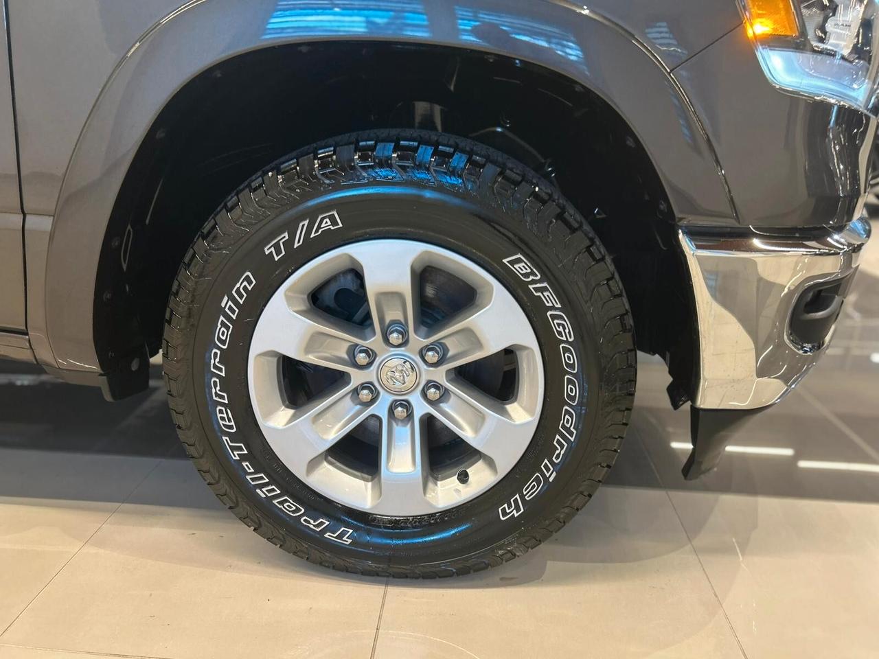 Dodge RAM 1500 5.7 LARAMIE CAB 4WD 395CV auto