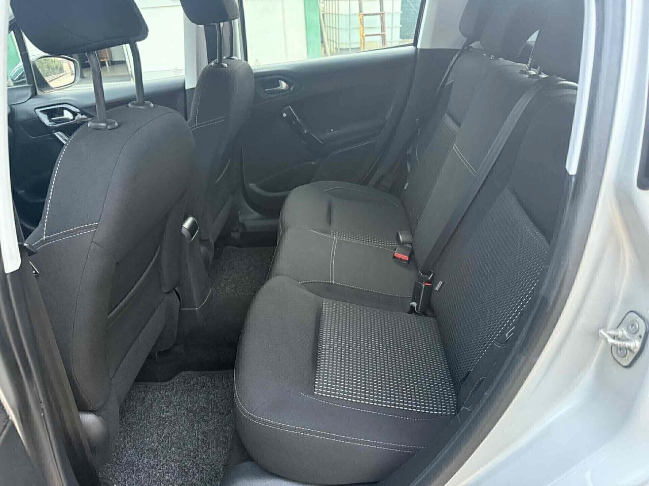 Peugeot 208 PureTech Allure 1.2 BENZINA 2015.