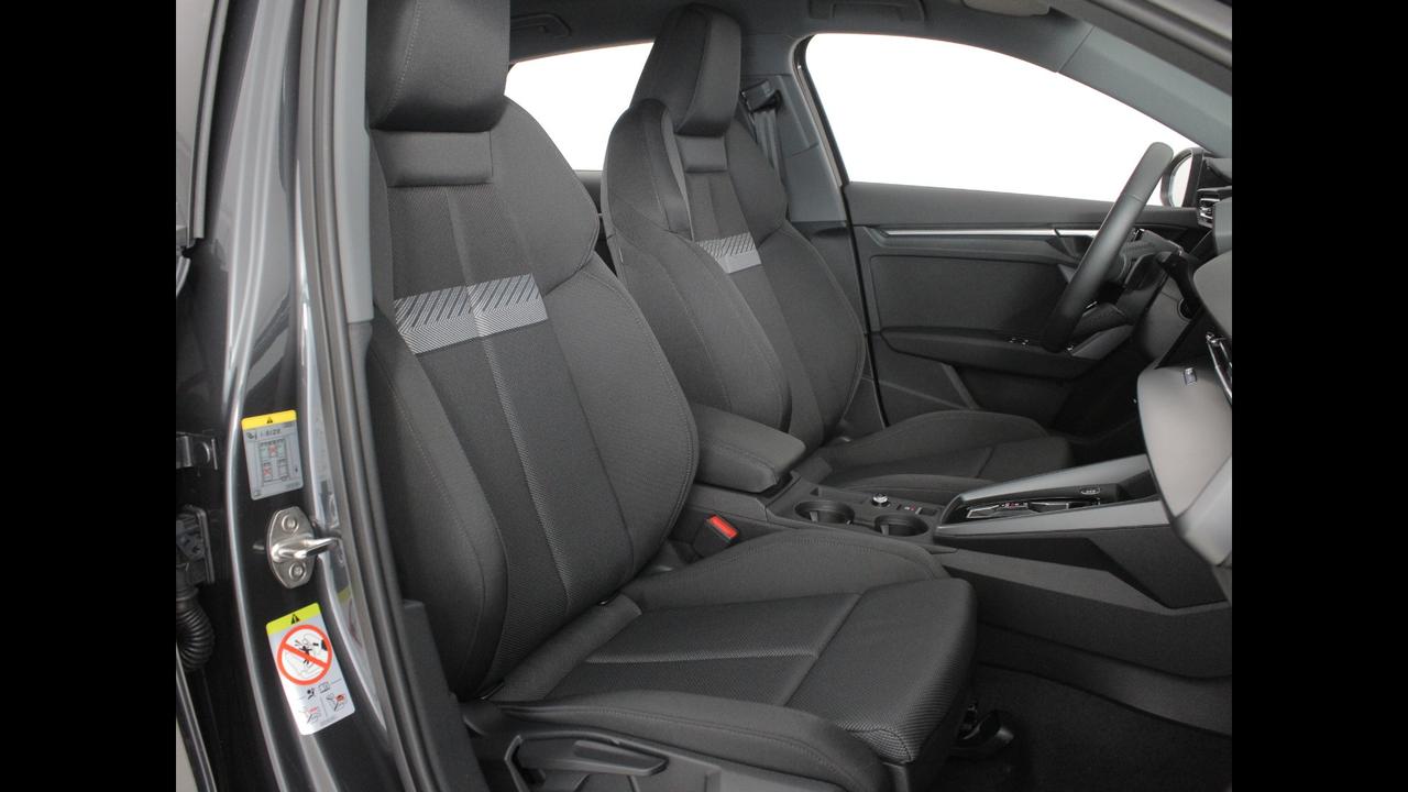 AUDI A3 IV 2024 allstreet - A3 allstreet 35 2.0 tdi Business s-tronic
