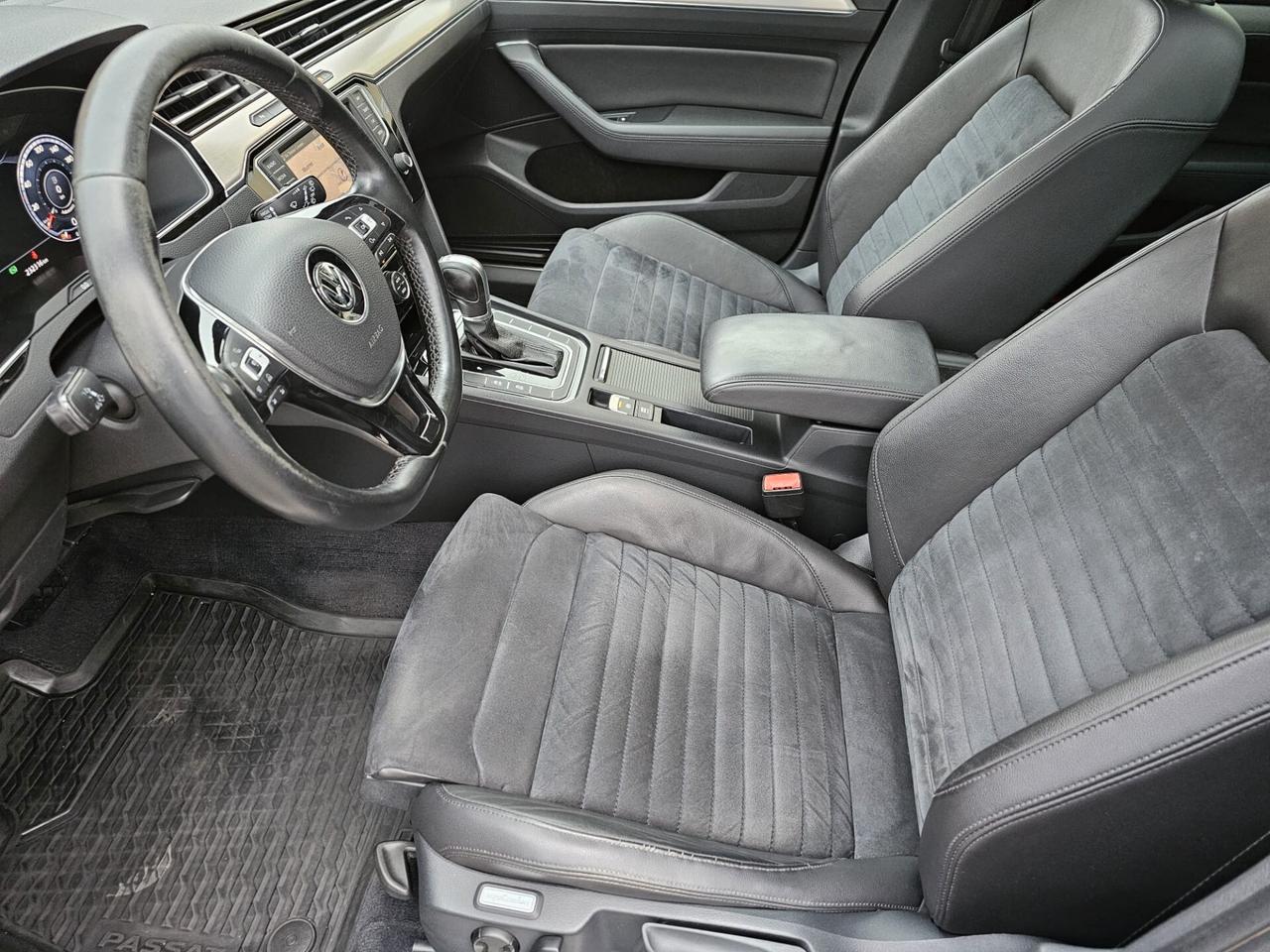 Volkswagen Passat Variant 2.0 TDI 190cv 4Motion*DSG*Navi*Tetto*Bi-Xeno*Cockpit*Euro6*