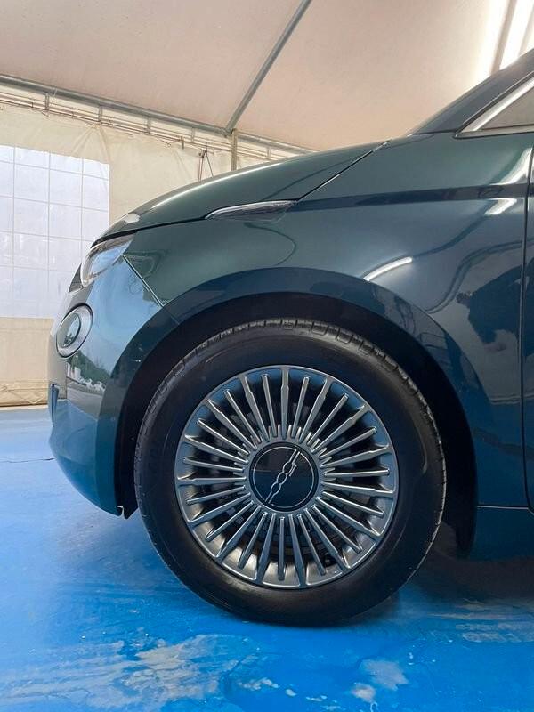 Fiat 500 500e Berlina 42 kWh La Prima