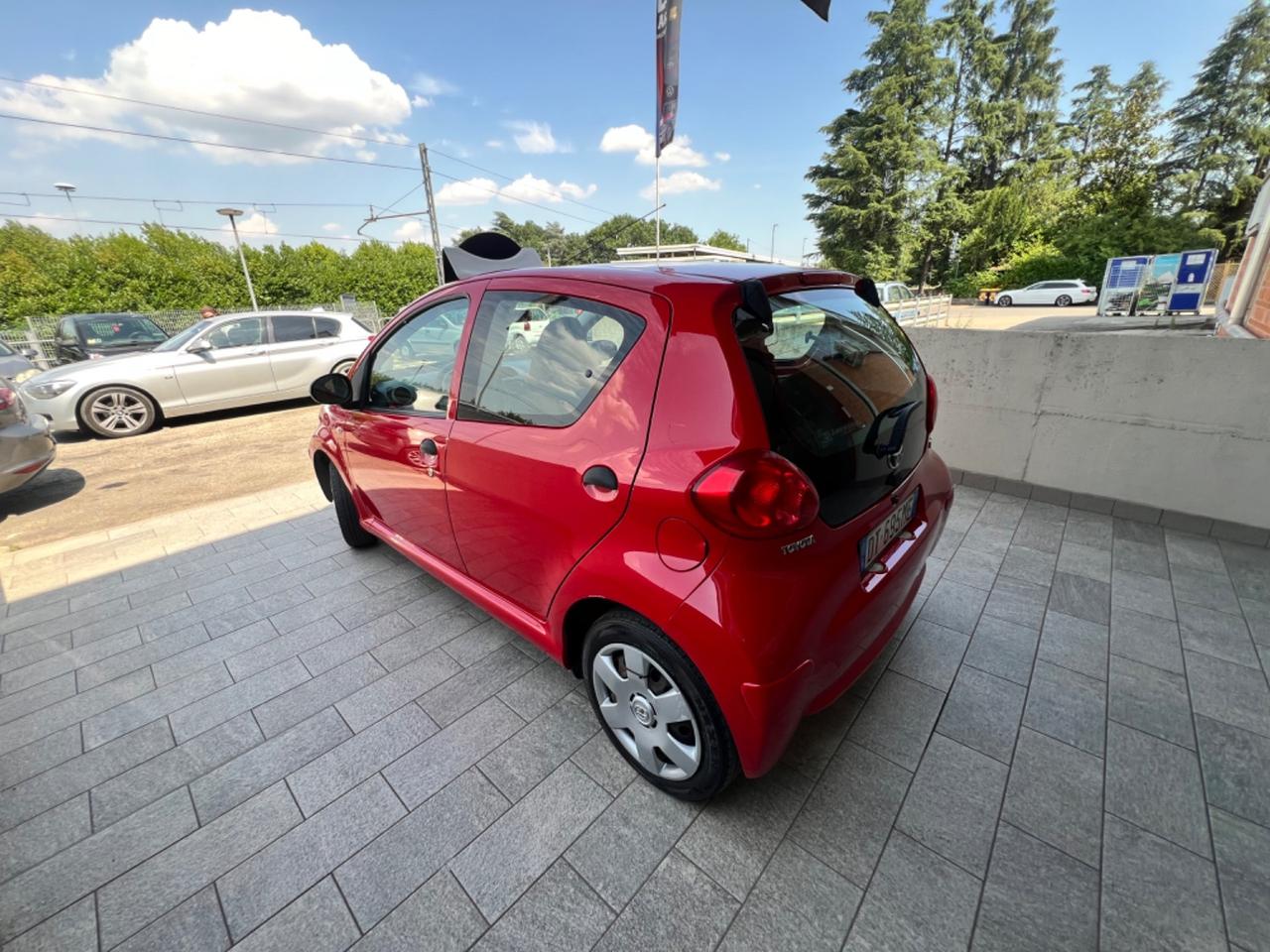 Toyota Aygo 1.0 12V VVT-i 5 porte Sol