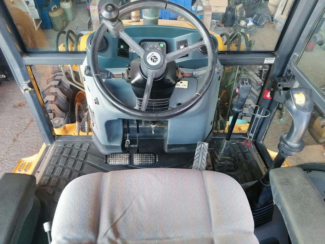 Terna Seminuova New-Holland LB110 B
