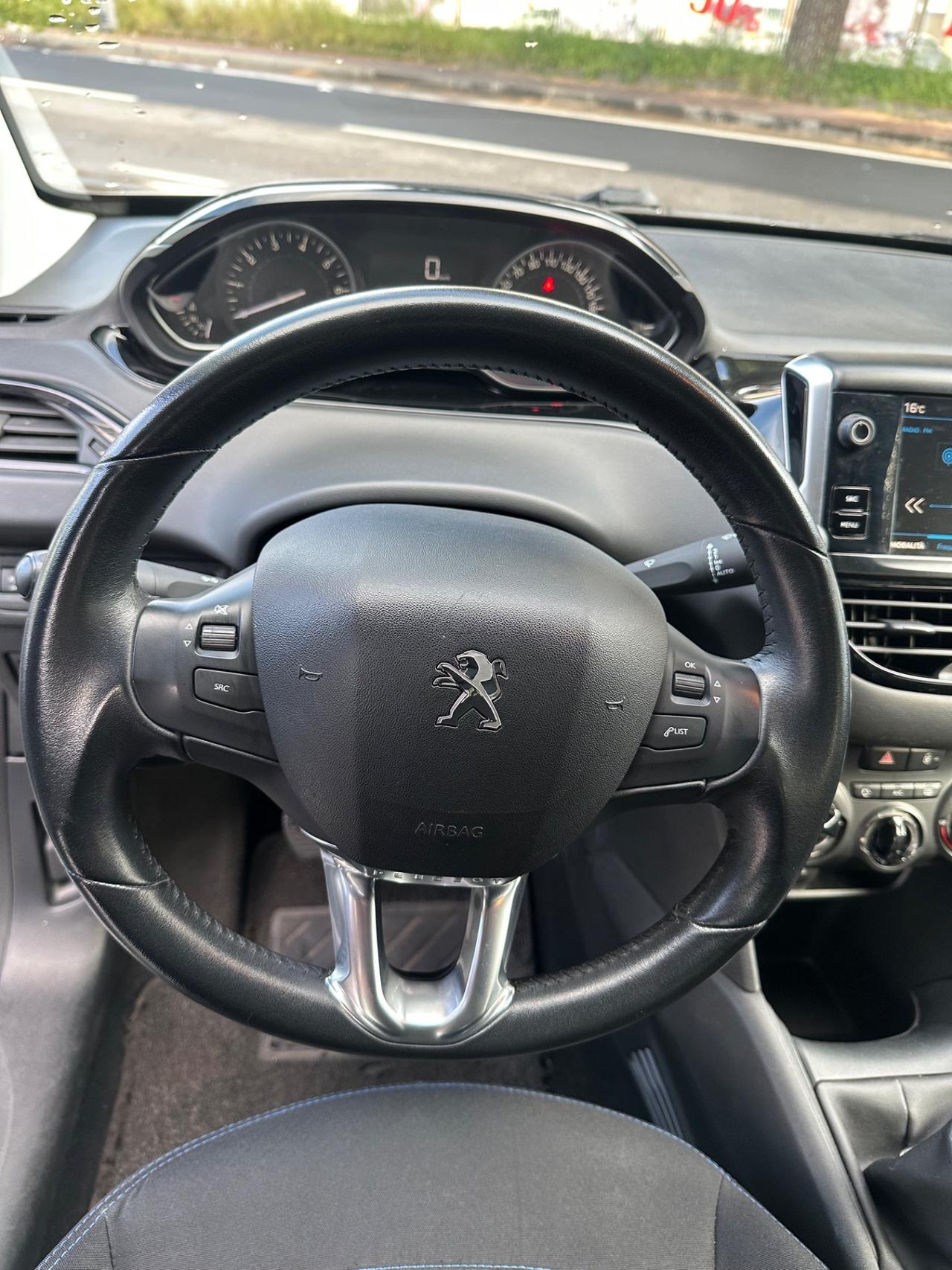 Peugeot 208 PureTech 82 5 porte Signature