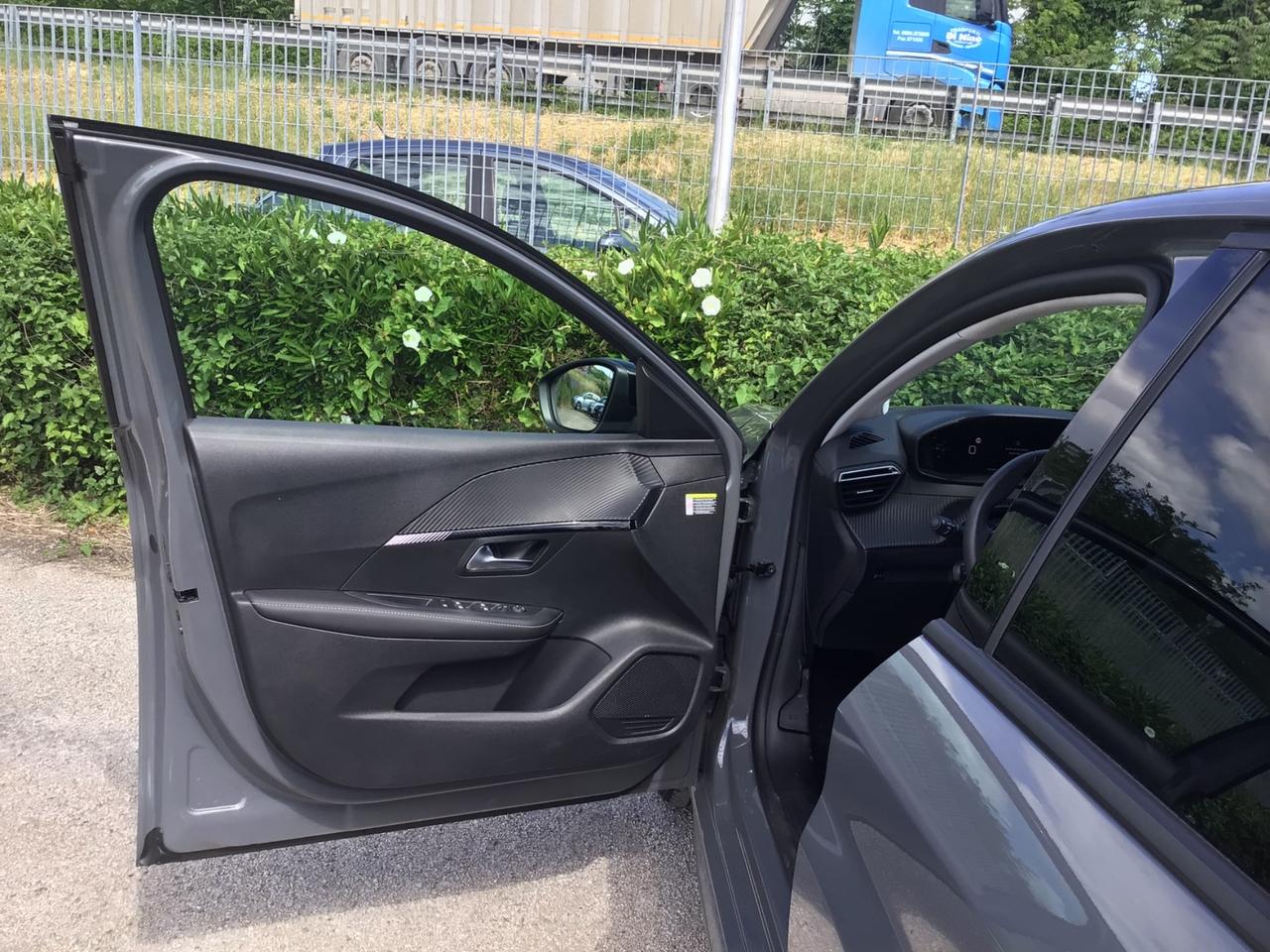 Peugeot 208 1.2 100cv Allure