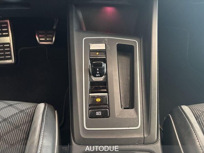 Volkswagen Golf 8 2.0 TDI R-LINE 150CV DSG