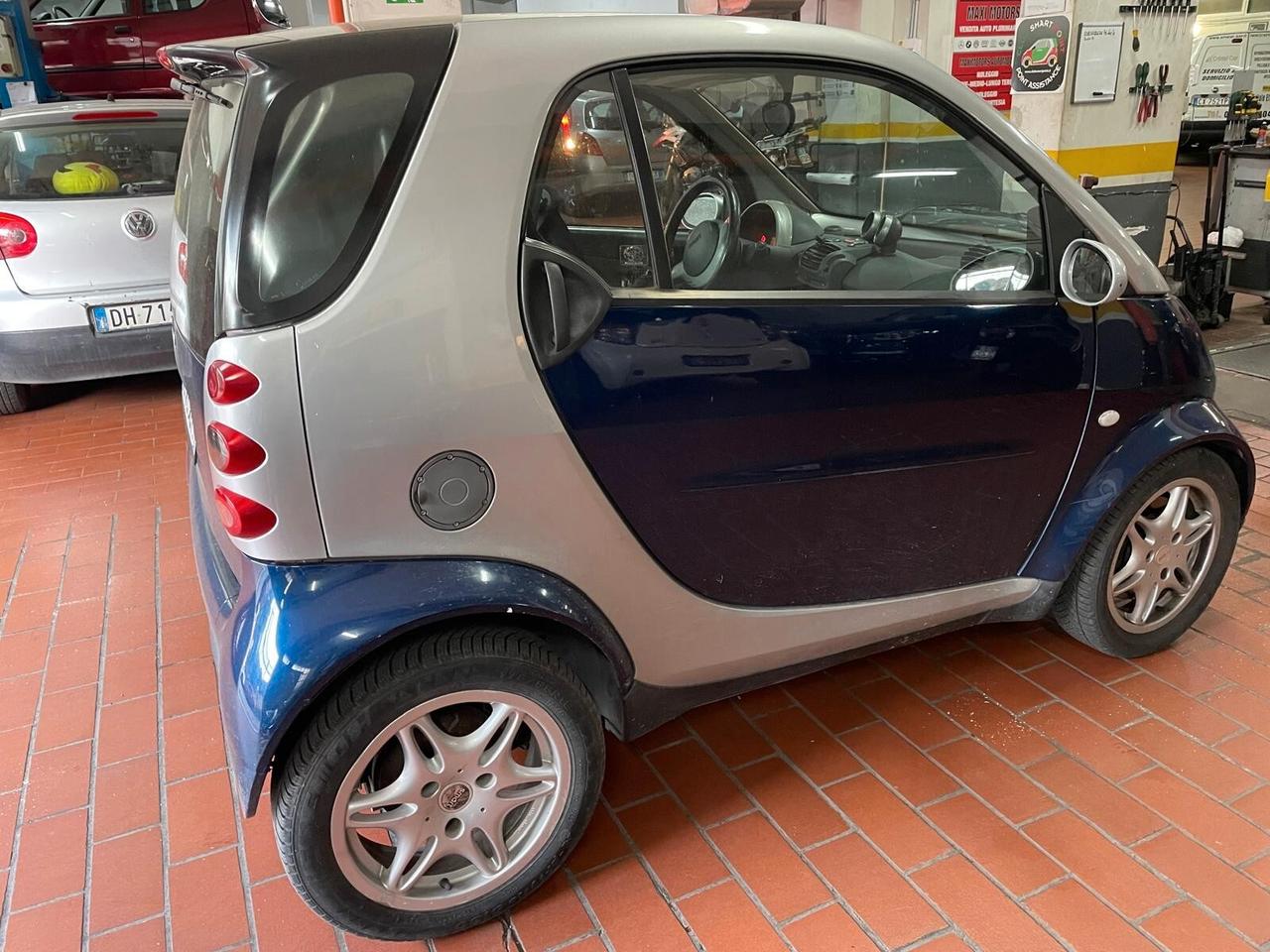Smart 700 city-coupé pure (45 kW)