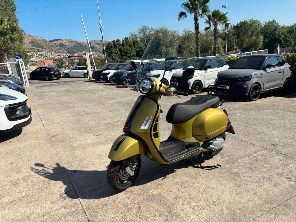 Piaggio Vespa 300 GTS Super 2019 / KM 4.000 Tua a solo 45 Euro al mese
