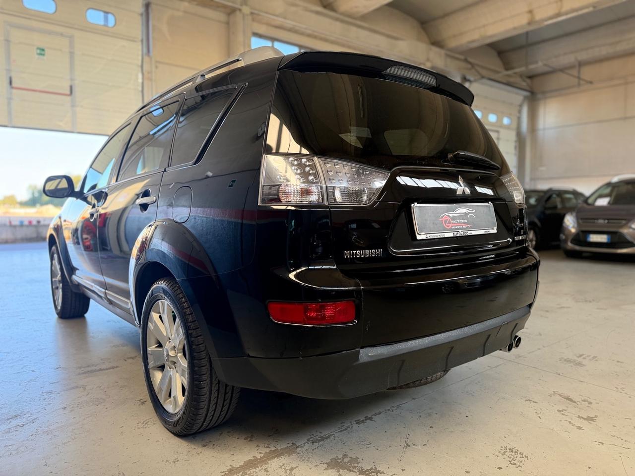 Mitsubishi Outlander 2.2 DI-D Instyle 7 p.ti DPF