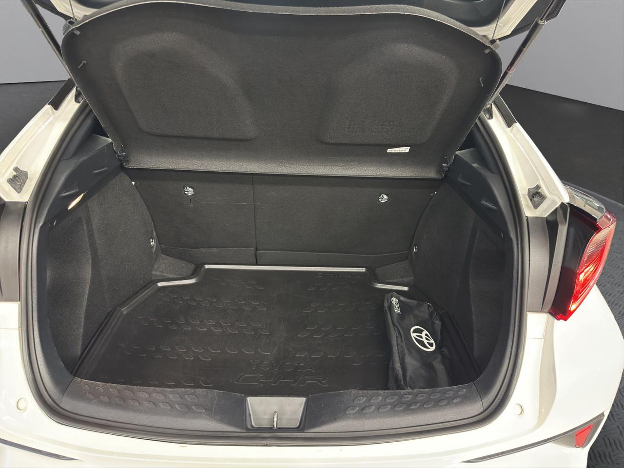 Toyota C-HR 1.8h Active e-cvt