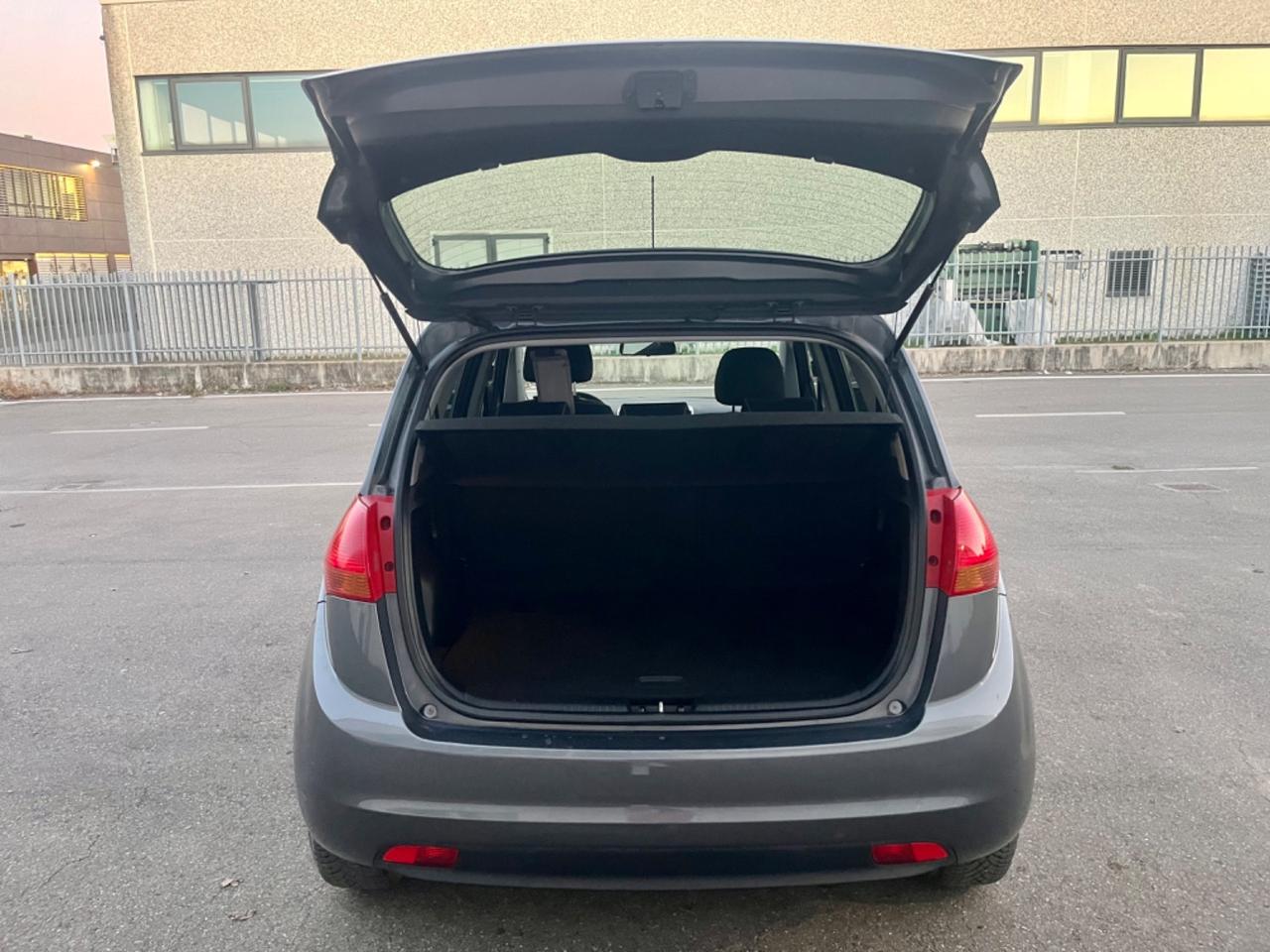 Kia Venga 1.4benz 2011 152.000km perfetta per neopatentati