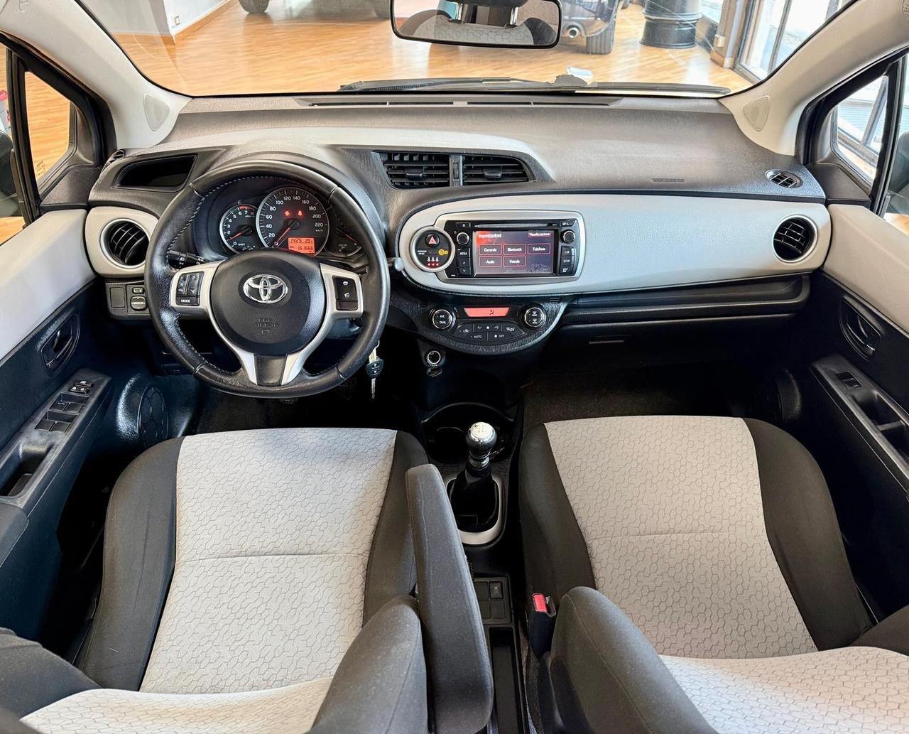 Toyota Yaris 1.3 benzina 5 porte