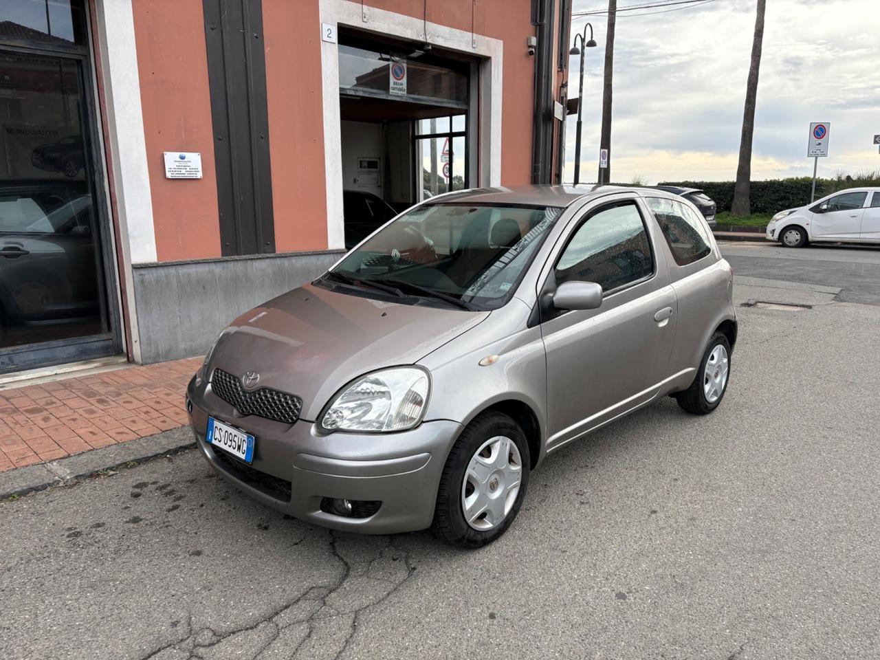 Toyota Yaris 1.0i 16V cat 3 porte Sol