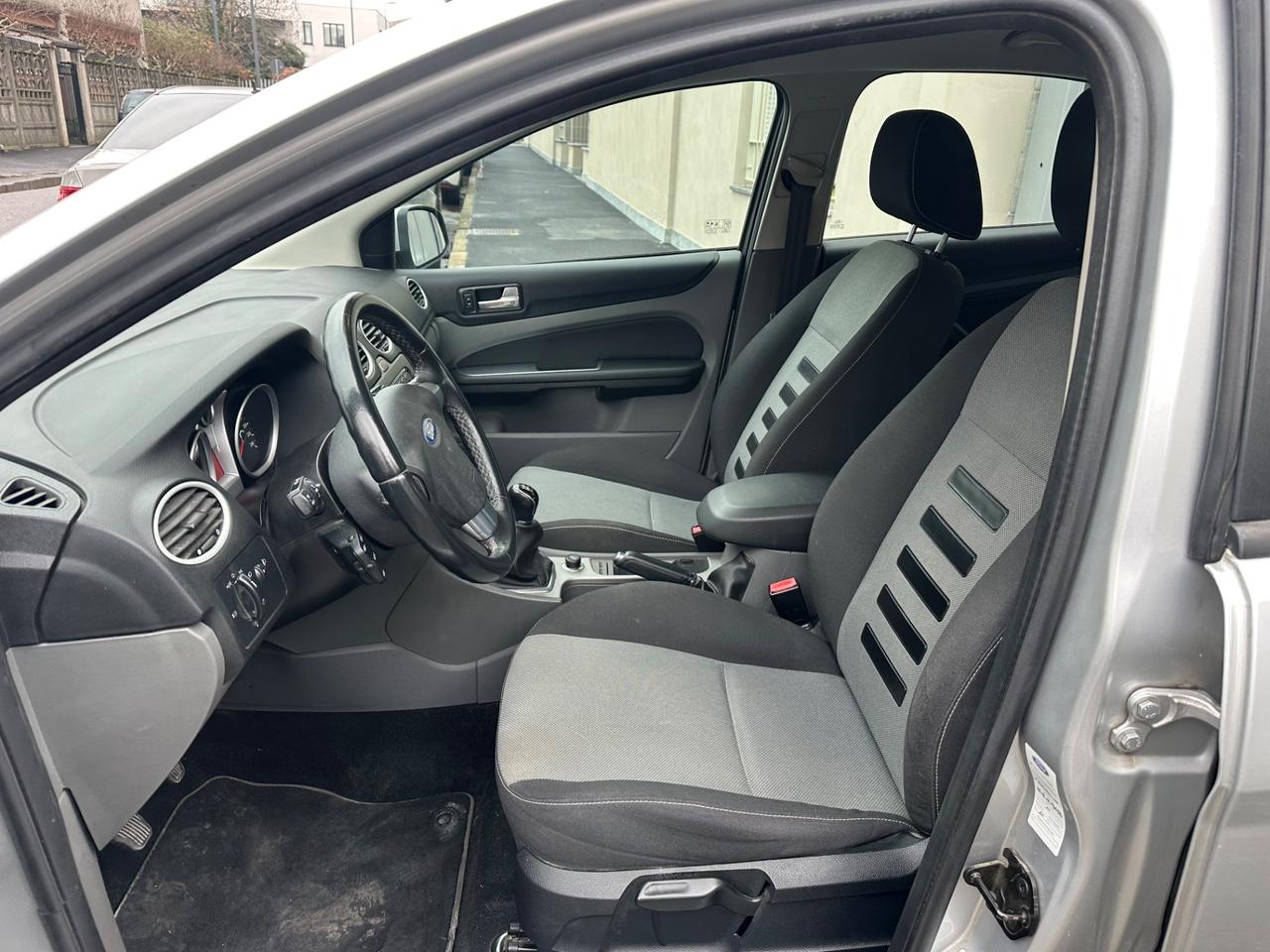 Ford Focus 1.6 (100CV) 5p. Titanium - ok neopatentati