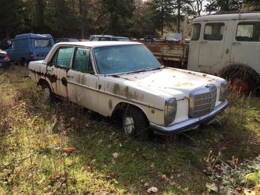 MERCEDES 220 Berlina cambio al Volante