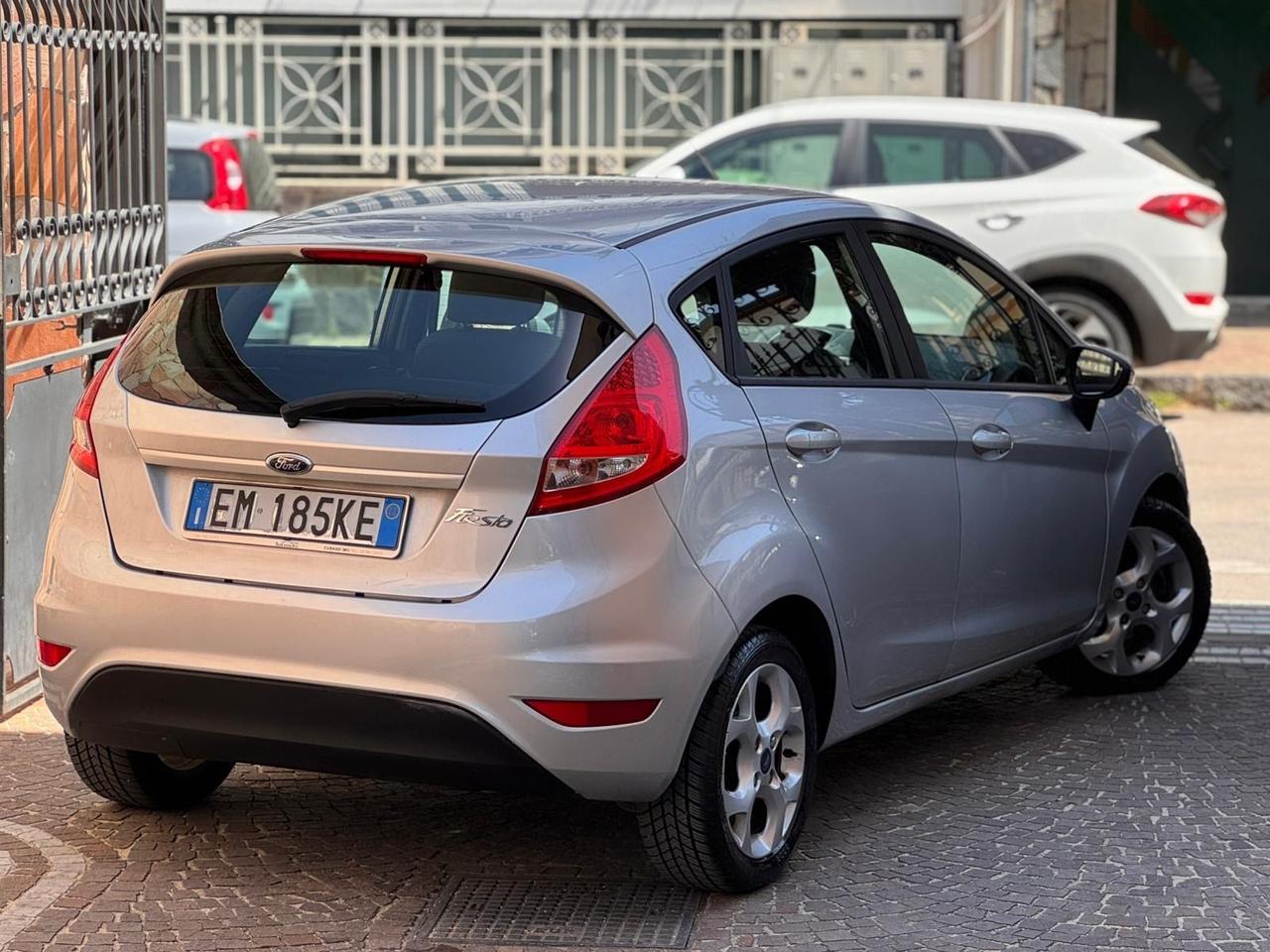 Ford Fiesta 1.4 TDCi 70CV 5 porte Titanium