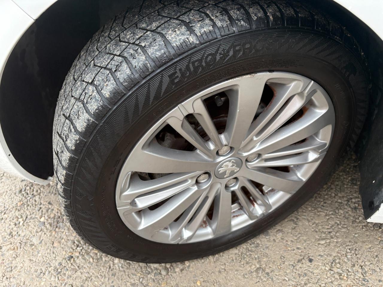 Peugeot 208 1.2 Benz -Allure-Unico proprietario