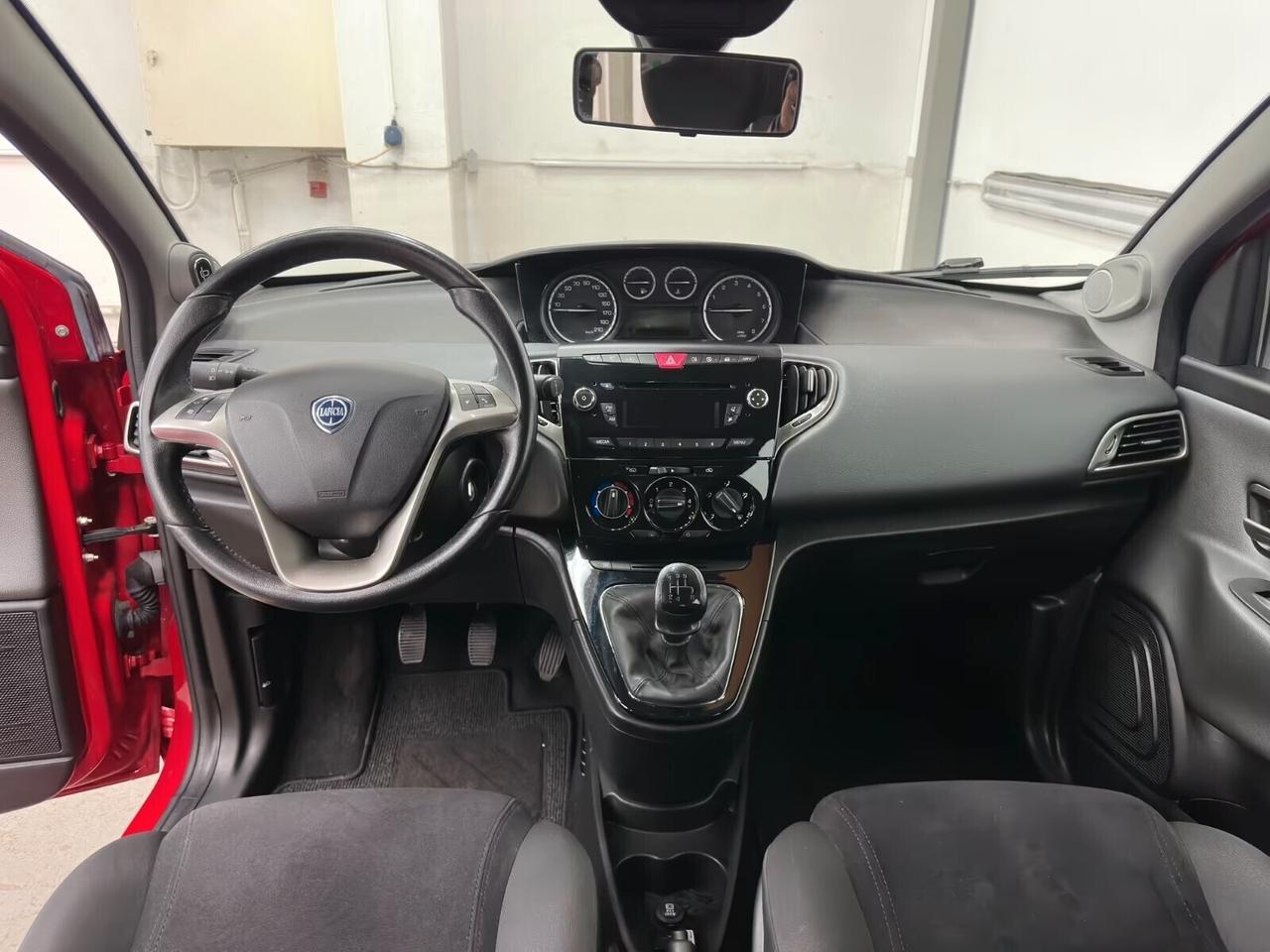Lancia Ypsilon 1.2 69 CV 5 porte Platinum Ok neo patentati