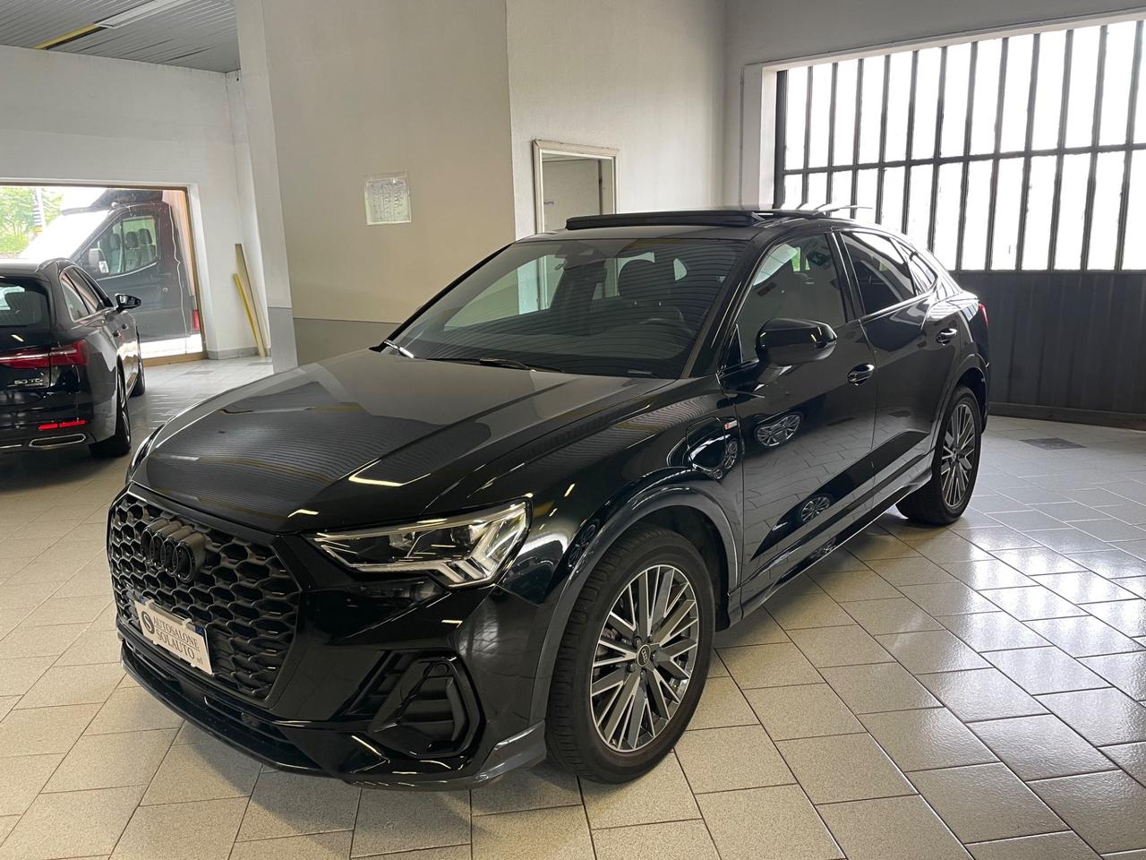 Audi Q3 Sportback 45 TFSI e S tronic Line Black Tetto