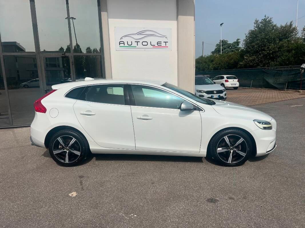 Volvo V40 2.0 d2 R-design