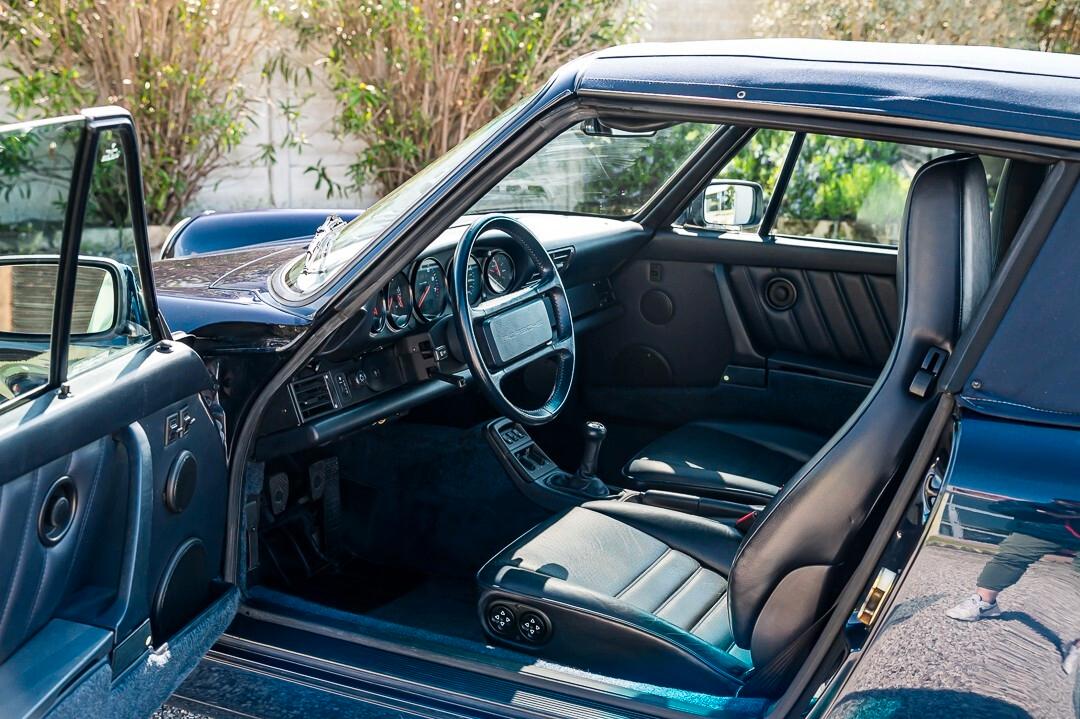 Porsche 911 964 Carrera 4 Cabriolet