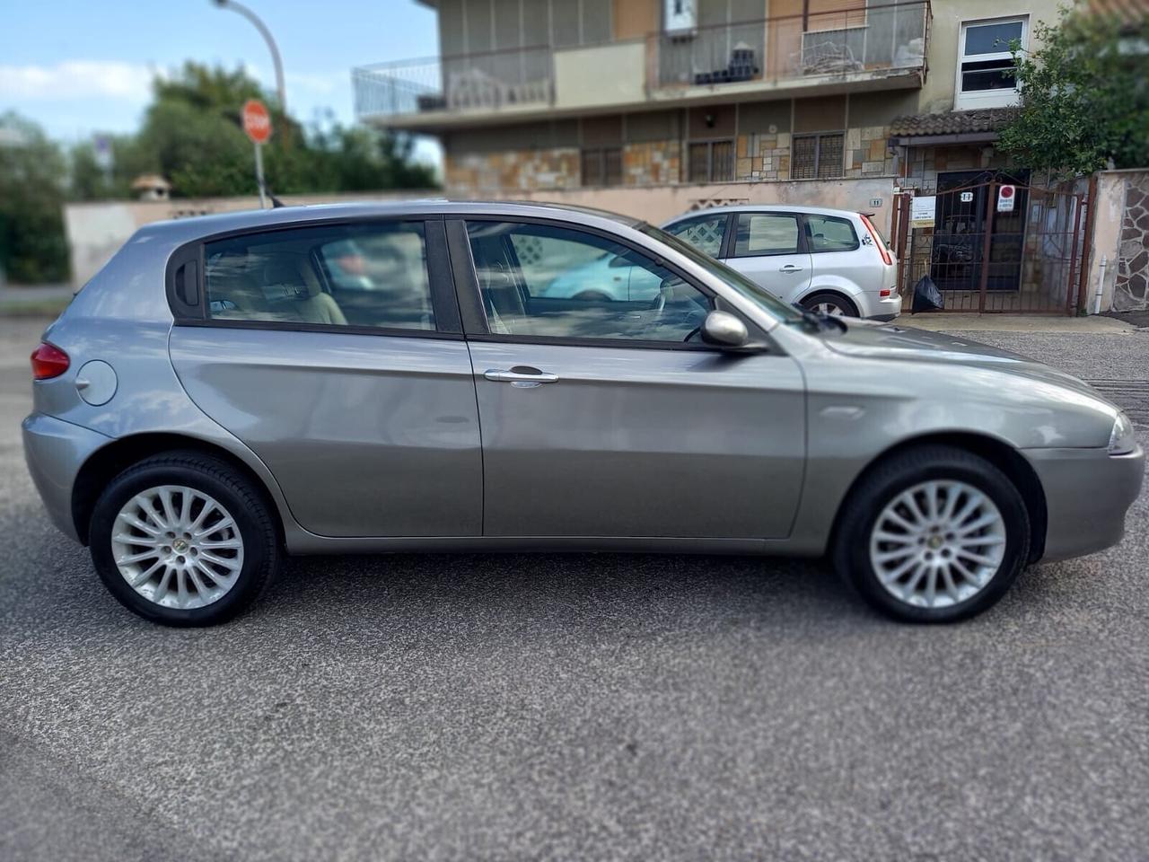 Alfa Romeo 147 1.9 JTDm 120cv UNIPRO Book Service