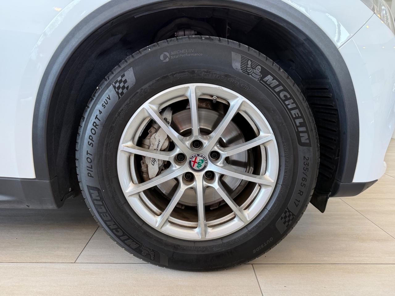 Alfa Romeo Stelvio 2.2 Turbodiesel 180 CV AT8 RWD Business