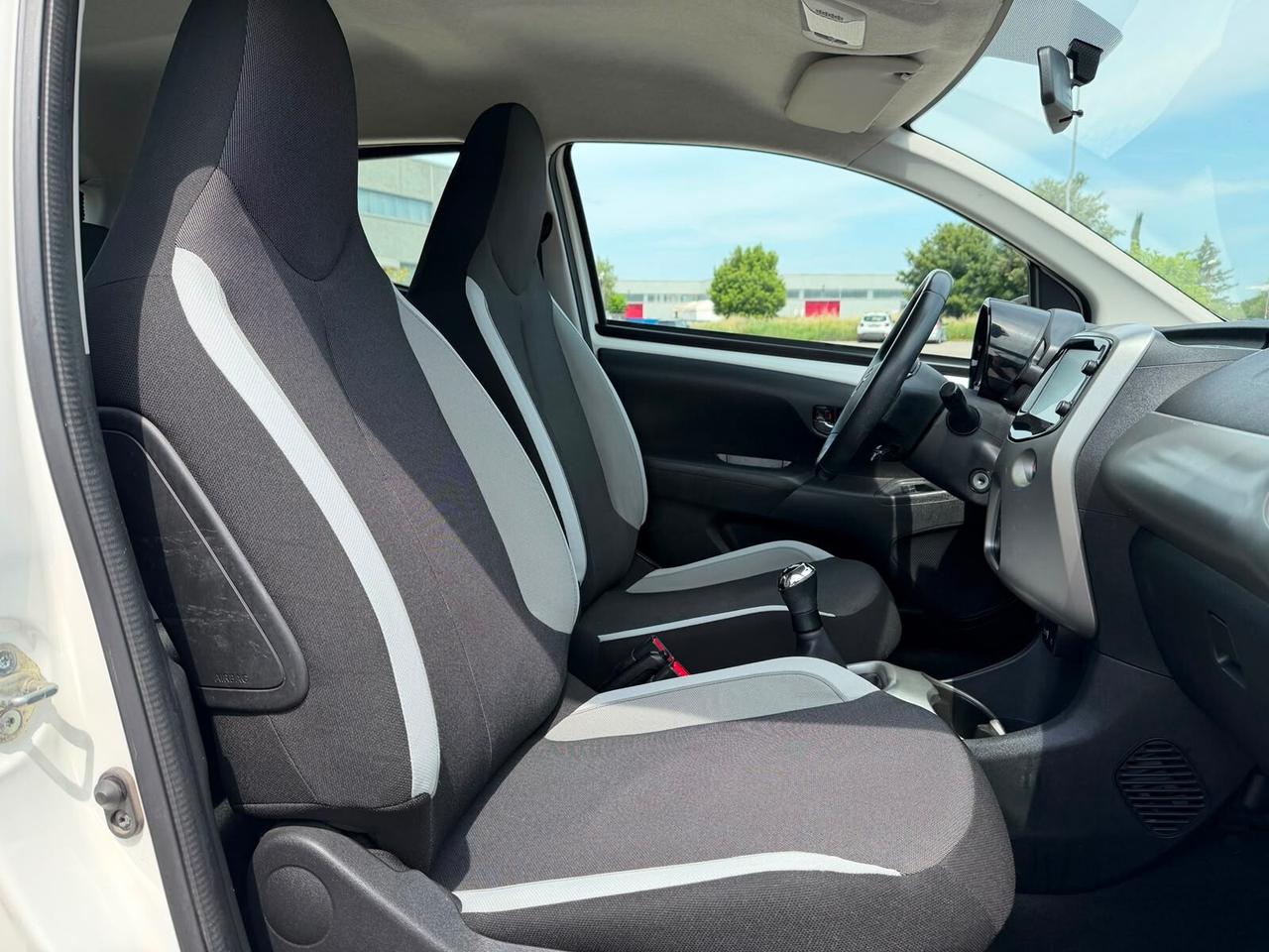Toyota Aygo 1.0 VVT-i X-BLACK 140000 KM