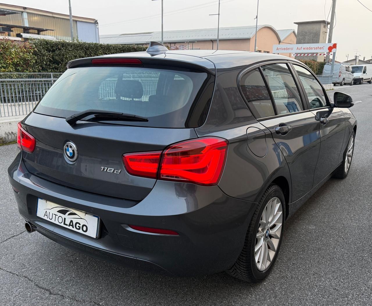 Bmw 118d 5p. Business Automatica 2017