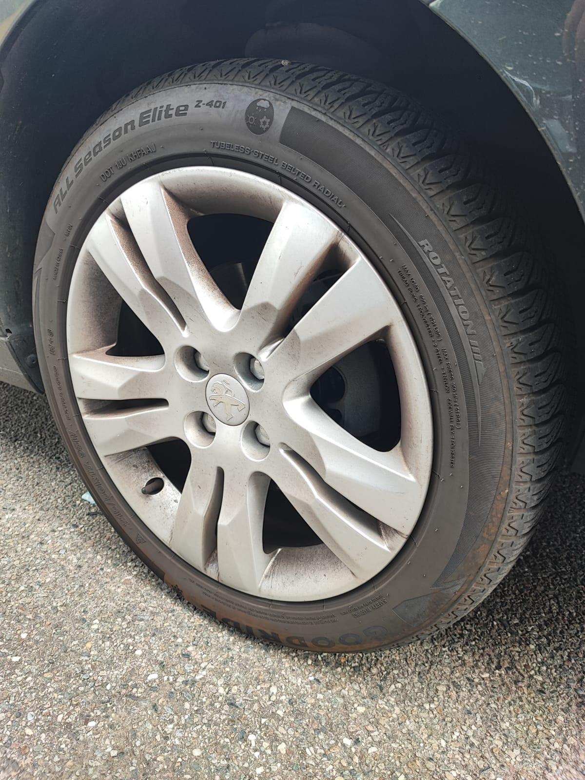 Peugeot 5008 1.6 HDi 115CV Allure