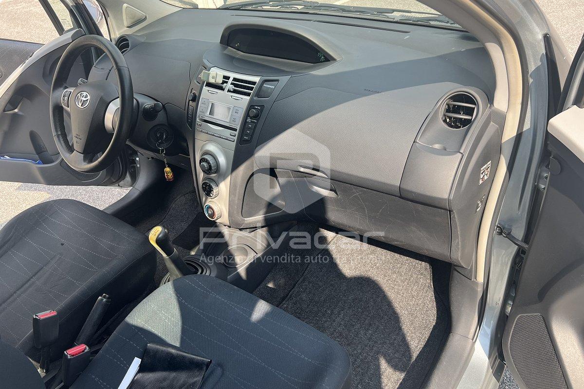 TOYOTA Yaris 1.0 5 porte Sol