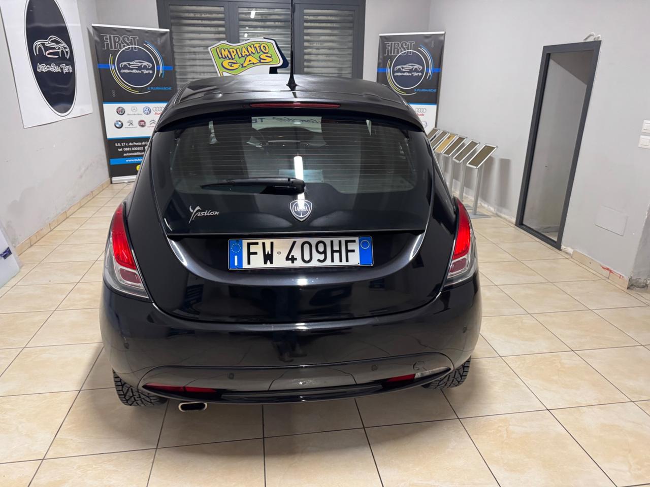 Lancia Ypsilon 1.2 69 CV 5 porte GPL Ecochic Elefantino Blu