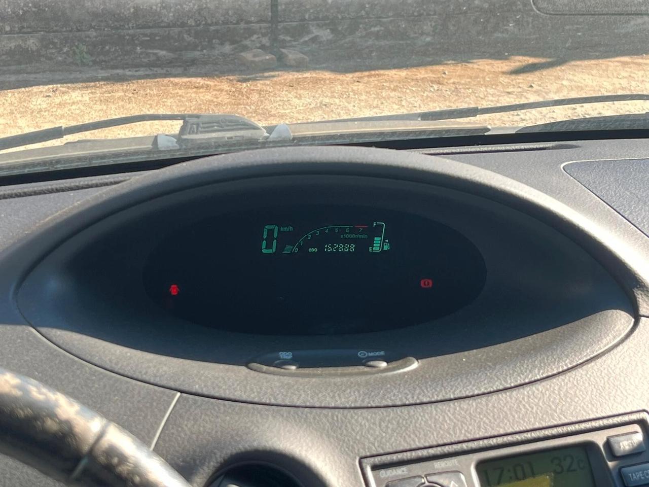 Toyota Yaris 1.0i 16V cat 5 porte Sol