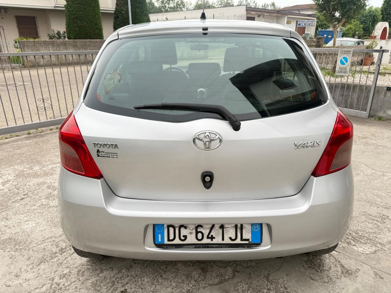 Toyota Yaris 1.0 5P. NEOPATENTATI NO BLOCCHI