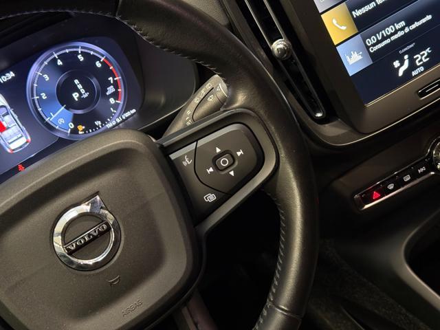 VOLVO XC40 T2 Geartronic Momentum *OK NEOPATENTATI / IVA*