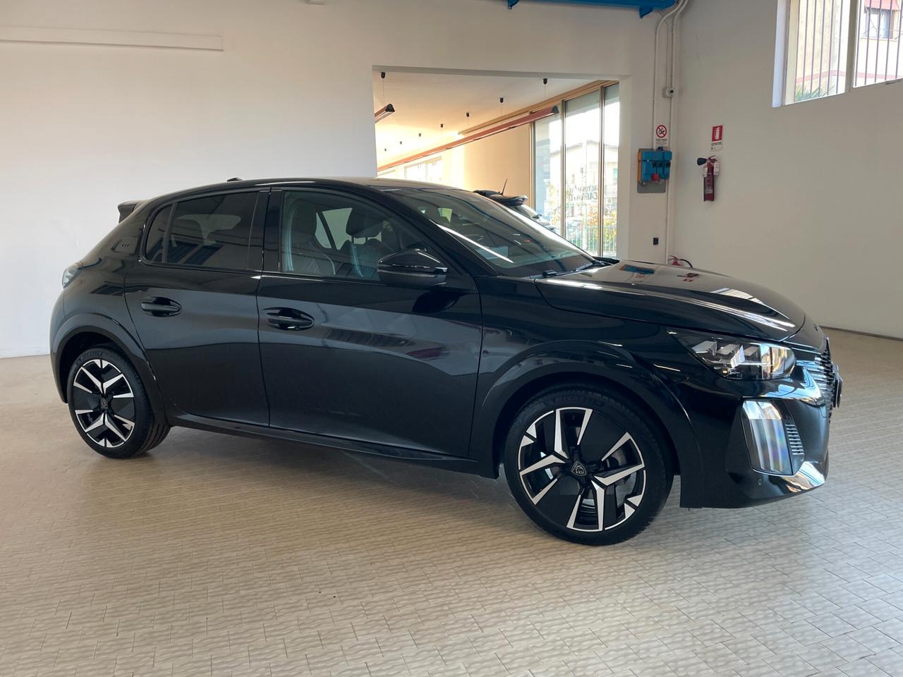 Peugeot 208 Hybrid 136 e-DCS6 GT 2025 NERO PERLA