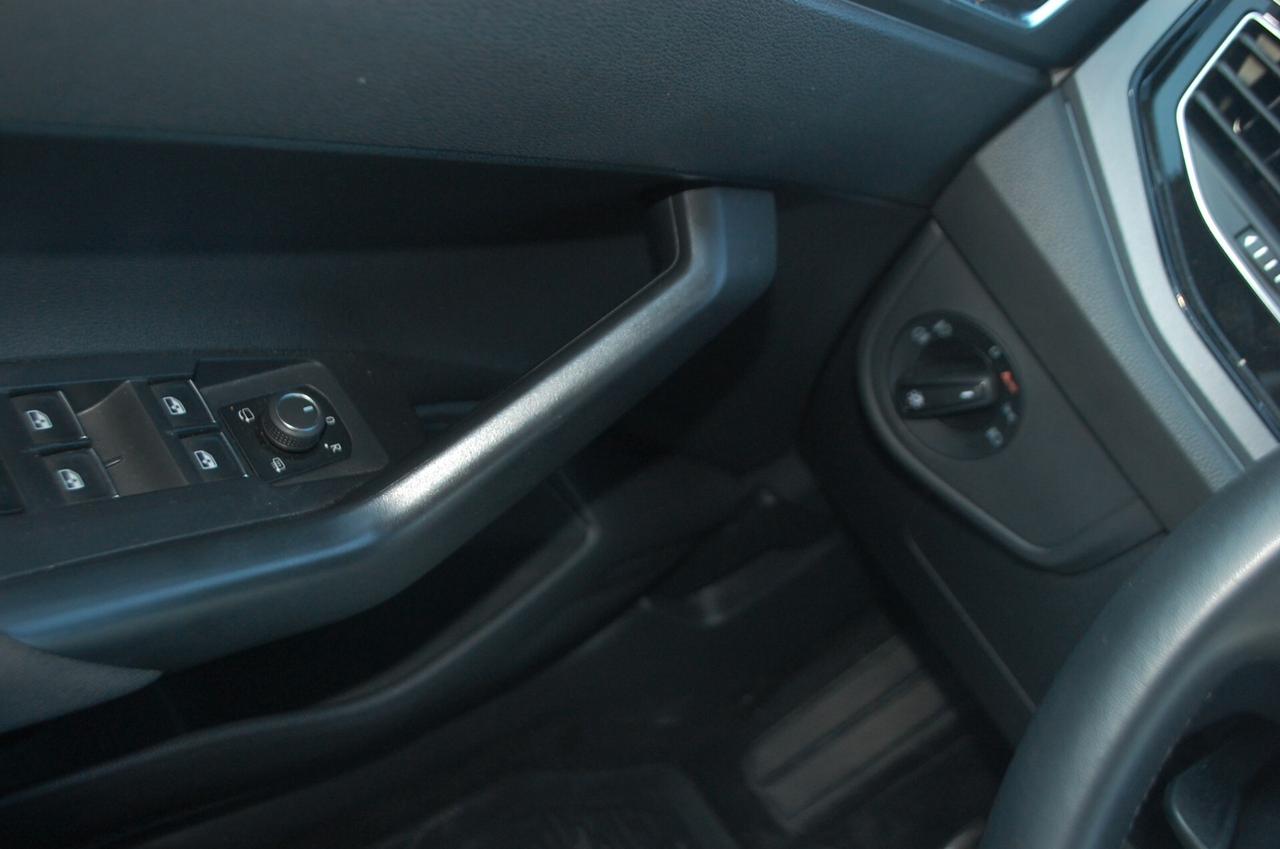 Volkswagen Polo 1.0 tsi R-Line 95CV Uff Italy Led USB Clima Radar