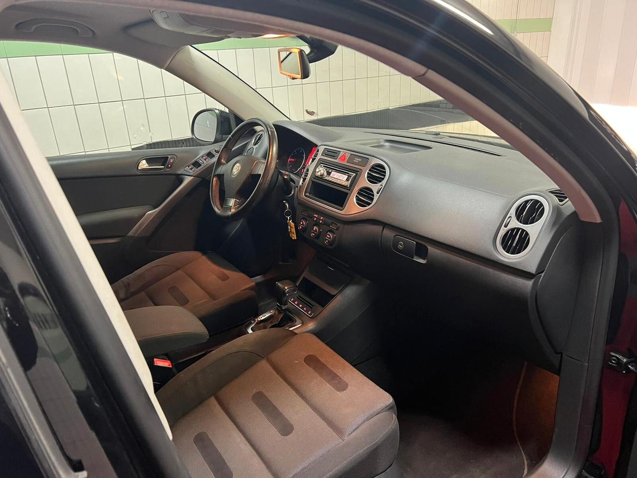 Volkswagen Tiguan 2.0 16V TDI DPF tiptronic Track & Field (28°)