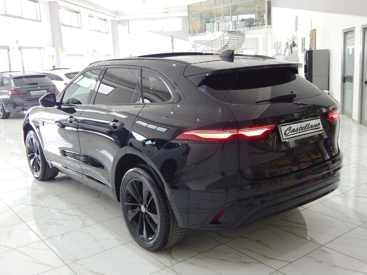 Jaguar F-Pace 2.0d i4 mhev R-Dynamic Black AWD 204cv Aut. TETTO-PELLE ROSSA-NAVI-LED