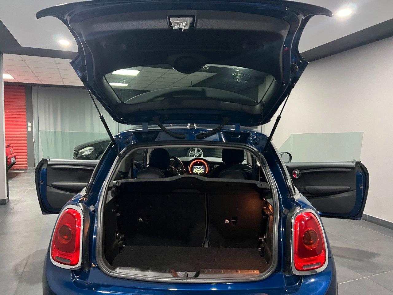 Mini 3 Porte Cooper D 1.5 D. 3P CAMBIO AUTOMATICO