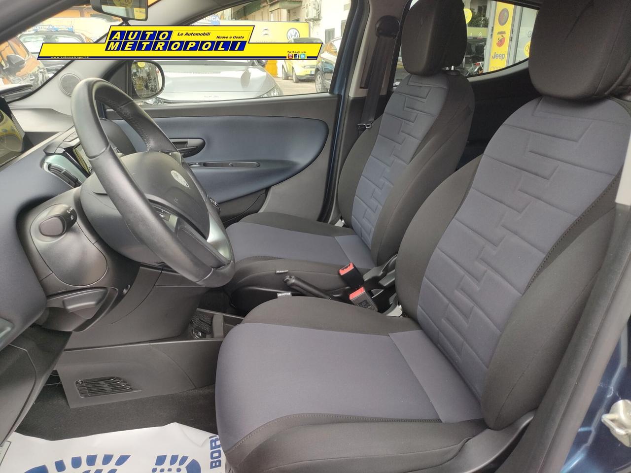Lancia Ypsilon 1.0 FireFly S&S Hybrid Platino